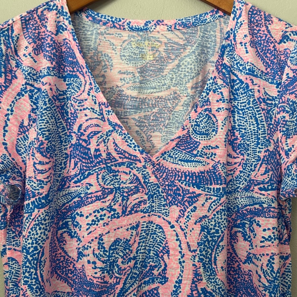 Lilly Pulitzer Shirt Womens L Pink Blue Abstract Print V-Neck Short Sleeve Tee